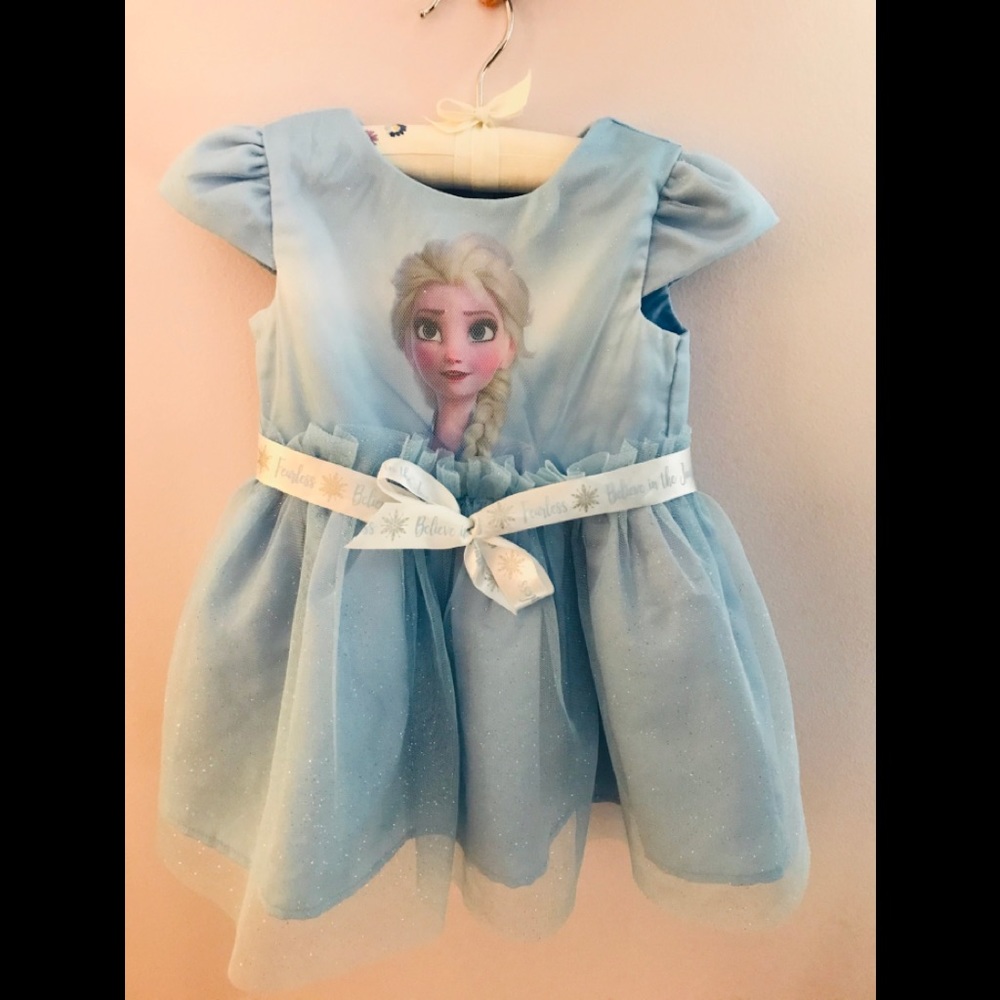 Adorable Elsa dress from the frozen movie! Size 2.